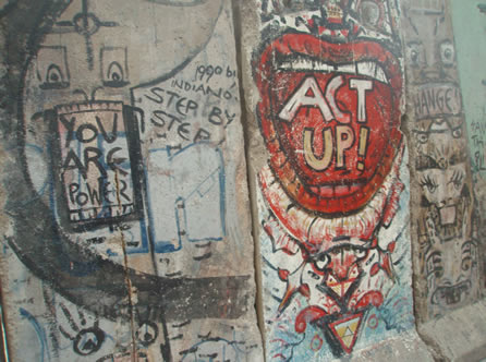 Newseum_Berlin_Wall_3-29-08